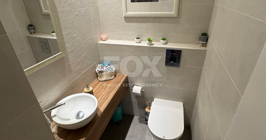 RENT: 3 BEDROOM FURNISHED APARTMENT IN CENTRAL LIMASSOL JUST OFF RIGA FERREOU WALKING DISTANCE TO ALL AMENITIES.