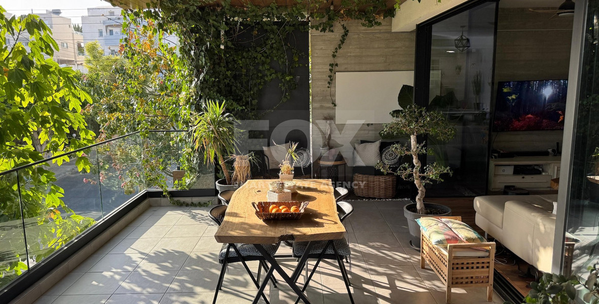 RENT: 3 BEDROOM FURNISHED APARTMENT IN CENTRAL LIMASSOL JUST OFF RIGA FERREOU WALKING DISTANCE TO ALL AMENITIES.