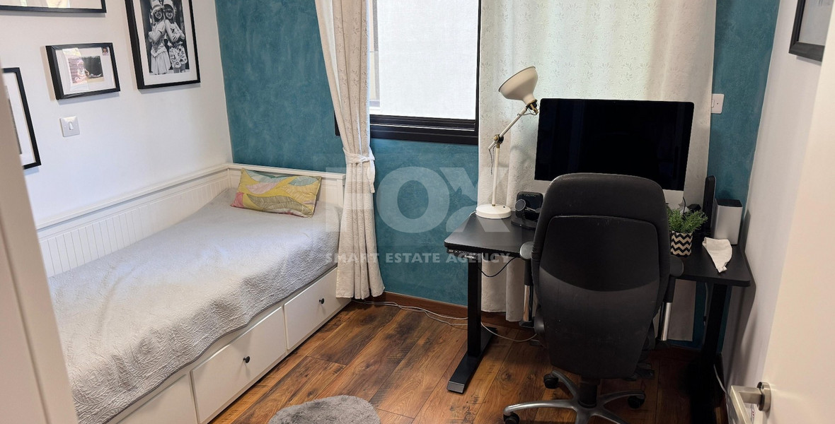 RENT: 3 BEDROOM FURNISHED APARTMENT IN CENTRAL LIMASSOL JUST OFF RIGA FERREOU WALKING DISTANCE TO ALL AMENITIES.