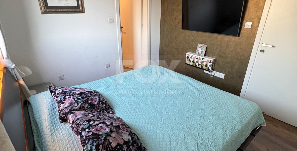 RENT: 3 BEDROOM FURNISHED APARTMENT IN CENTRAL LIMASSOL JUST OFF RIGA FERREOU WALKING DISTANCE TO ALL AMENITIES.