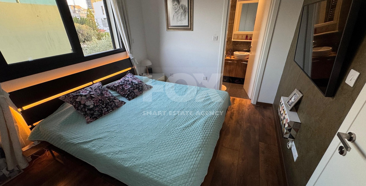 RENT: 3 BEDROOM FURNISHED APARTMENT IN CENTRAL LIMASSOL JUST OFF RIGA FERREOU WALKING DISTANCE TO ALL AMENITIES.