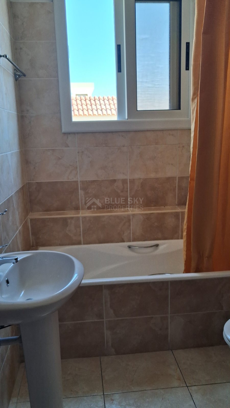 For rent : Spacious Two Bedroom Apartment in Friendly Geroskipou