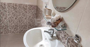 Bright two-Bedroom Apartment with Dual Verandas in Universal, Paphos