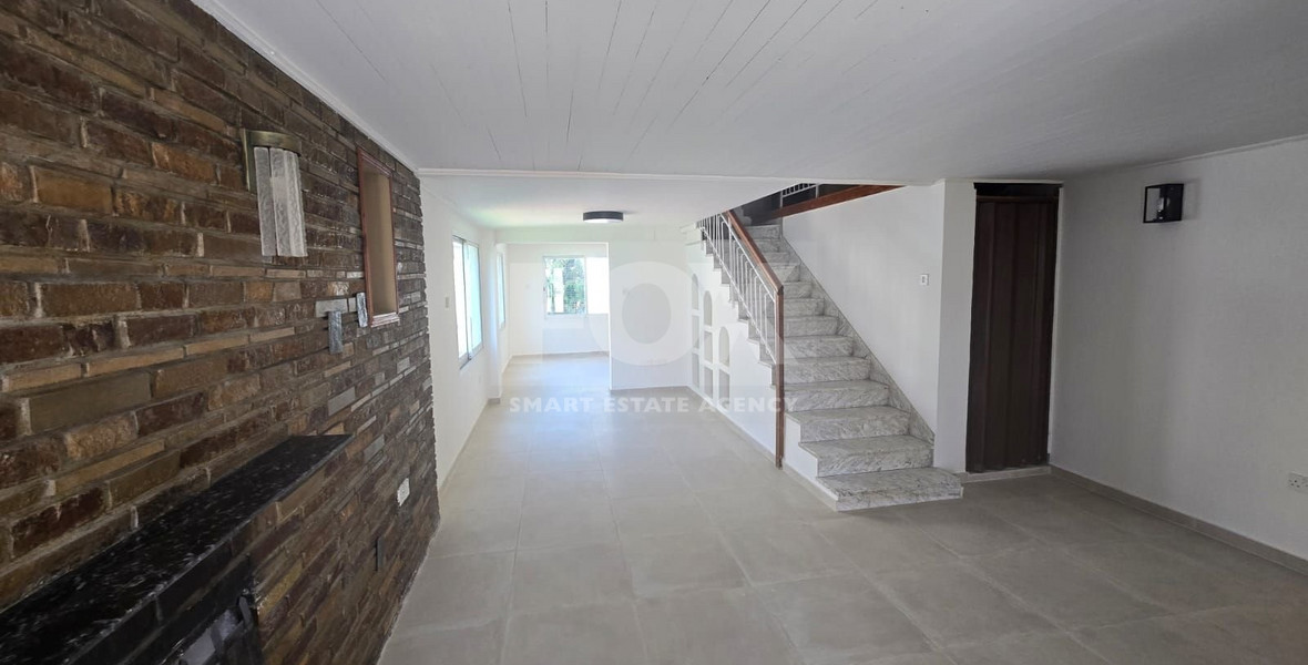 Spacious 3 Bedroom Duplex apartment in Katholiki  For Rent