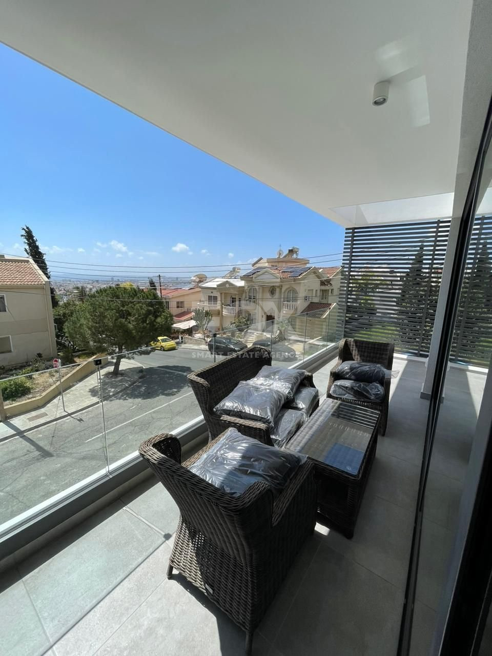 Fully Furnished Two Bedroom Apartment for rent in Mesa Geitonia
