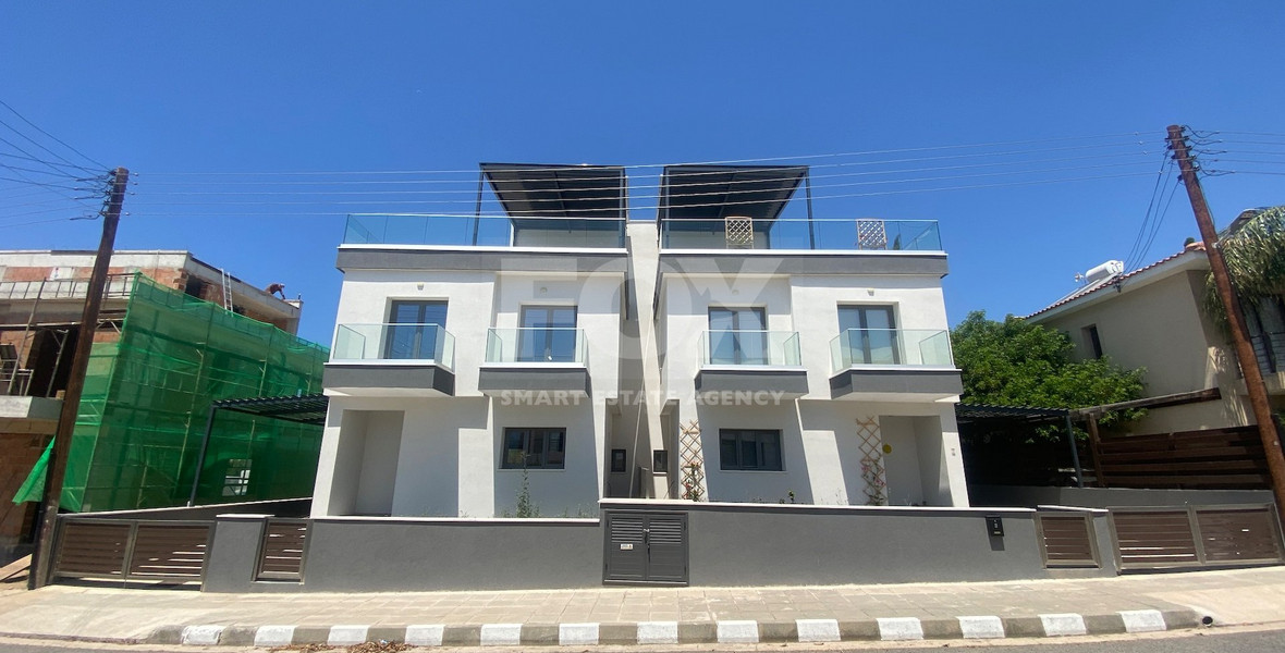 Semi-detached Villa with Pool and Sea View in Mandria