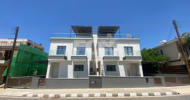 Semi-detached Villa with Pool and Sea View in Mandria