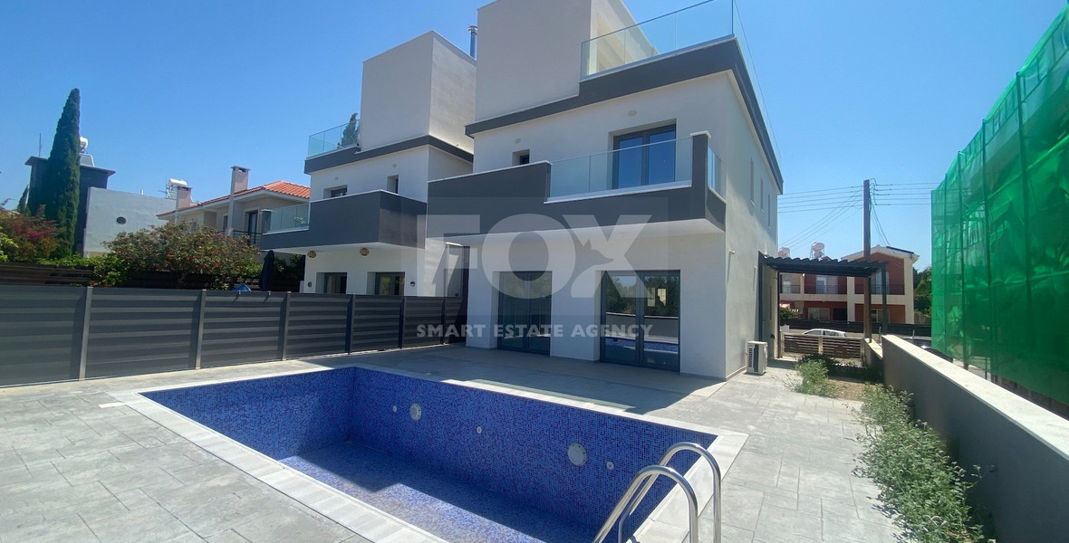 Semi-detached Villa with Pool and Sea View in Mandria
