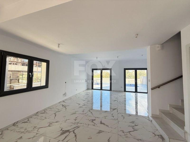 Semi-detached Villa with Pool and Sea View in Mandria