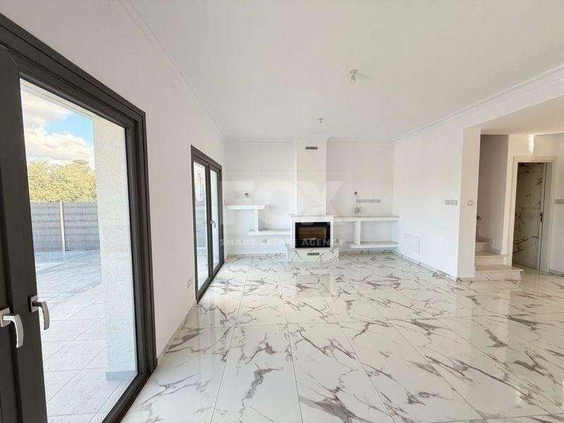 Semi-detached Villa with Pool and Sea View in Mandria