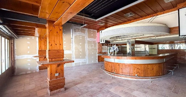 Shop in Kato Paphos for sale