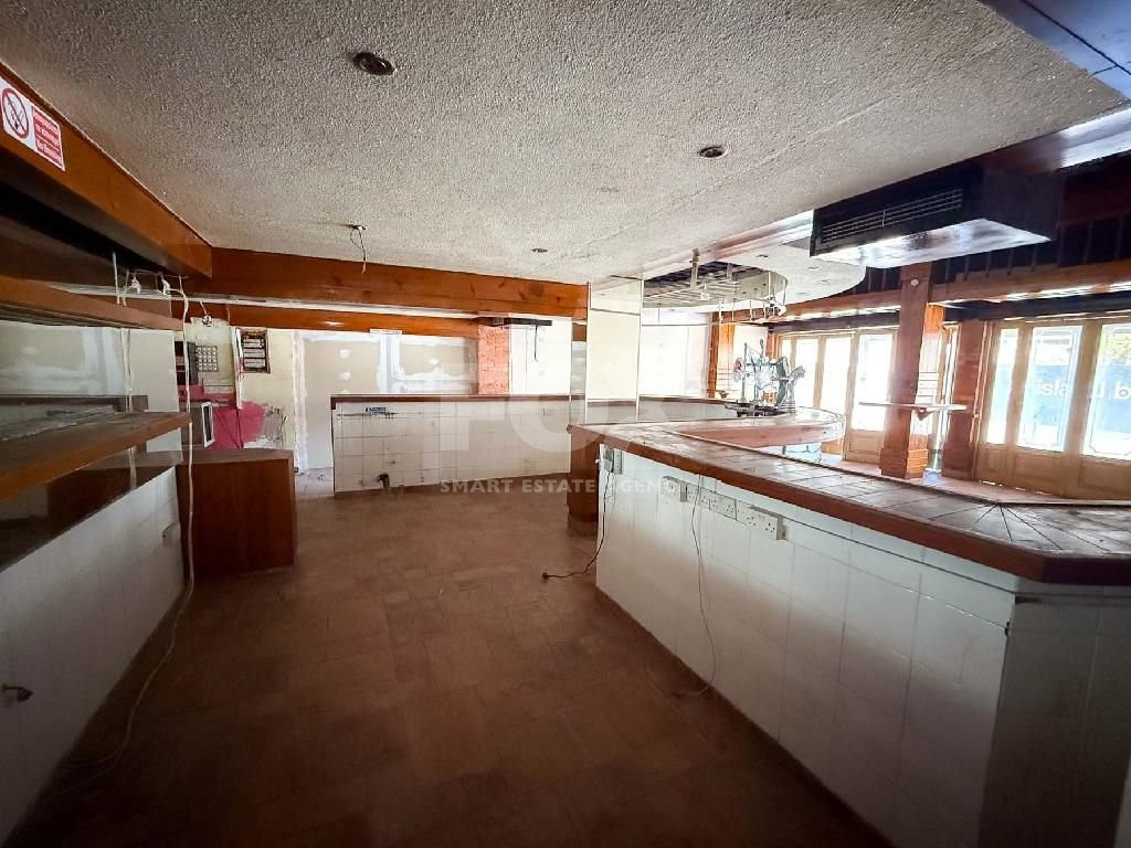 Shop in Kato Paphos for sale