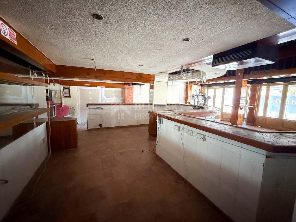 Shop in Kato Paphos for sale