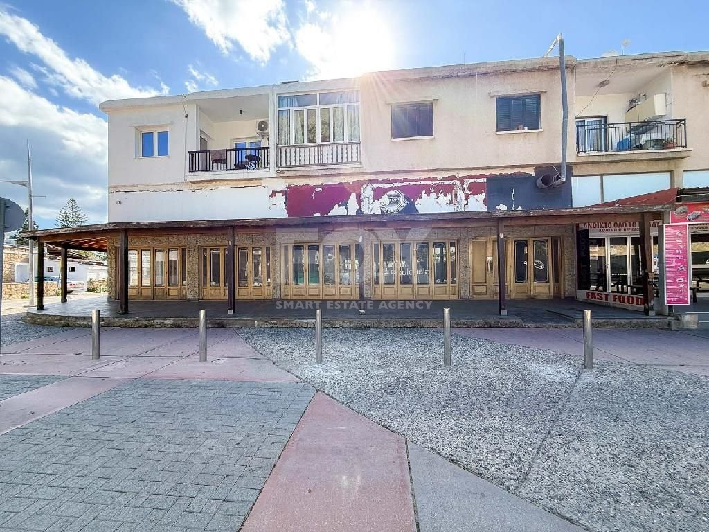 Shop in Kato Paphos for sale