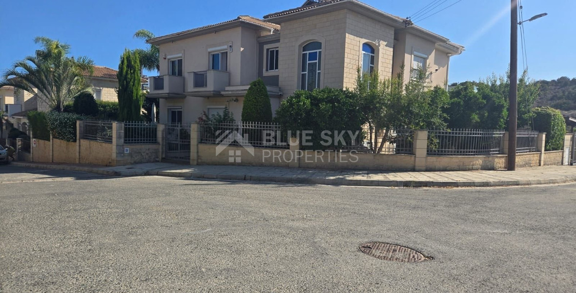 Stunning 4-Bedroom Villa with Annex in  Agios Tychonas