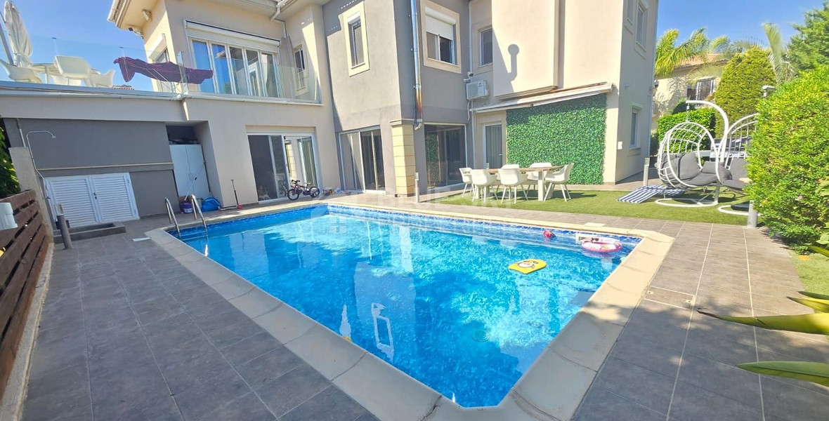 Stunning 4-Bedroom Villa with Annex in  Agios Tychonas