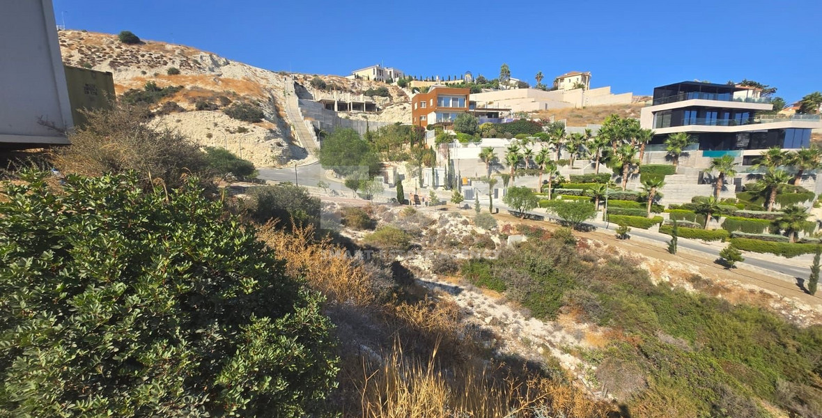 Residential Land for sale in Agios Tychonas