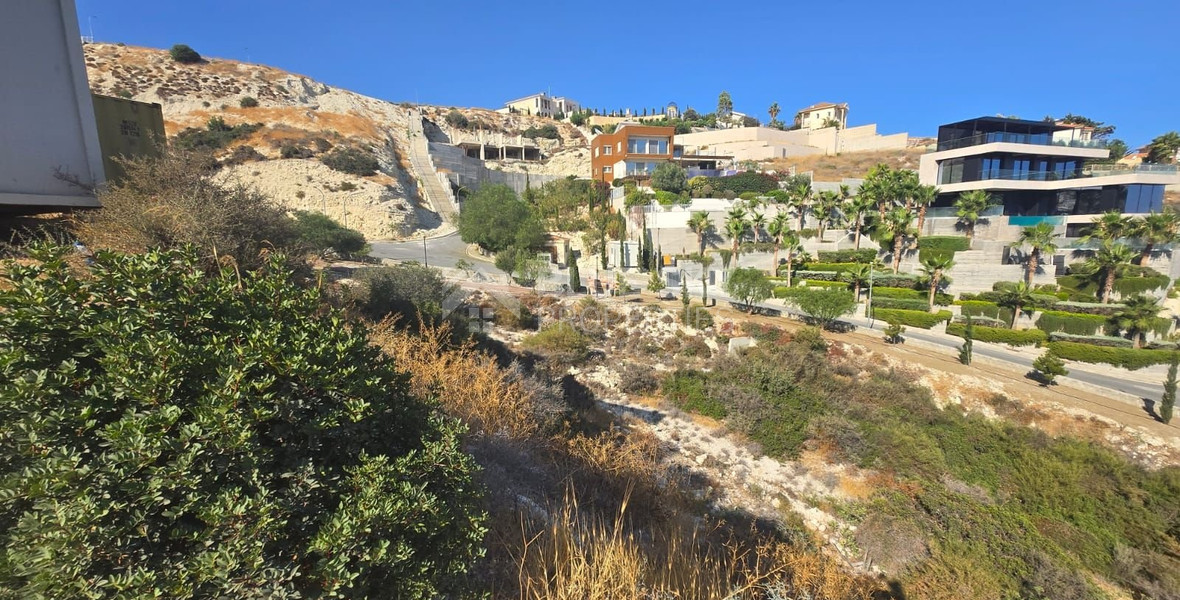 Residential Land for sale in Agios Tychonas