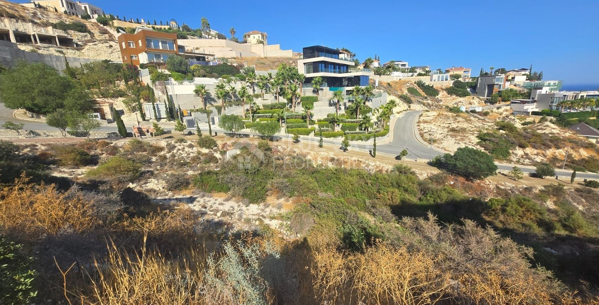 Residential Land for sale in Agios Tychonas