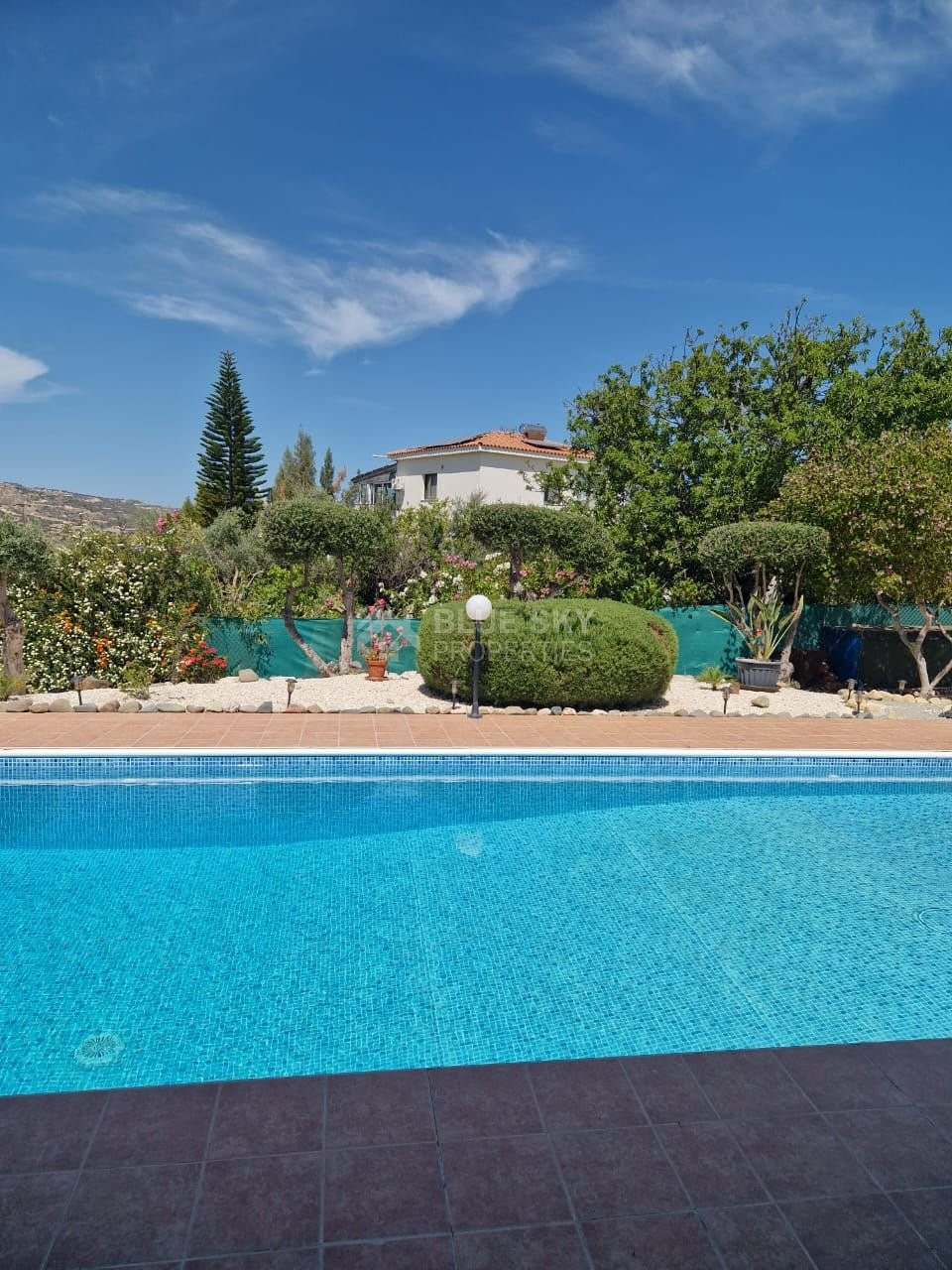 Unfurnished Villa with Large Plot in Peaceful Polis