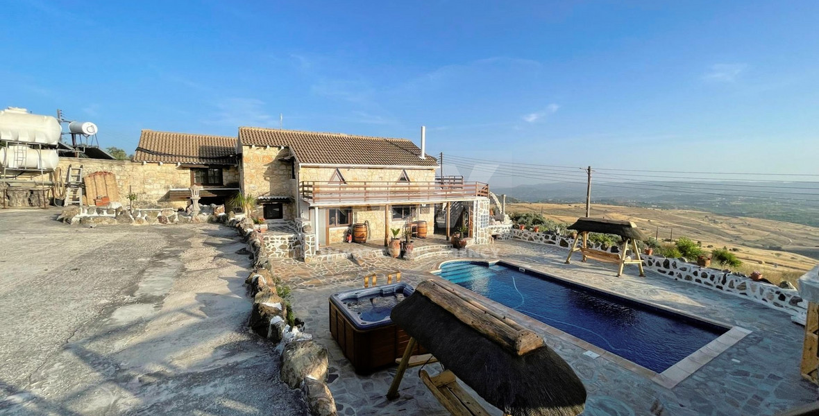 For rent , Five bedroom Villa in Milia village, Paphos