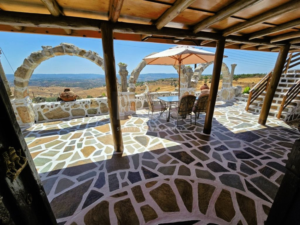 For rent , Five bedroom Villa in Milia village, Paphos