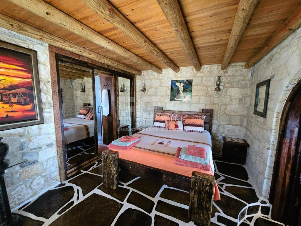 For rent , Five bedroom Villa in Milia village, Paphos
