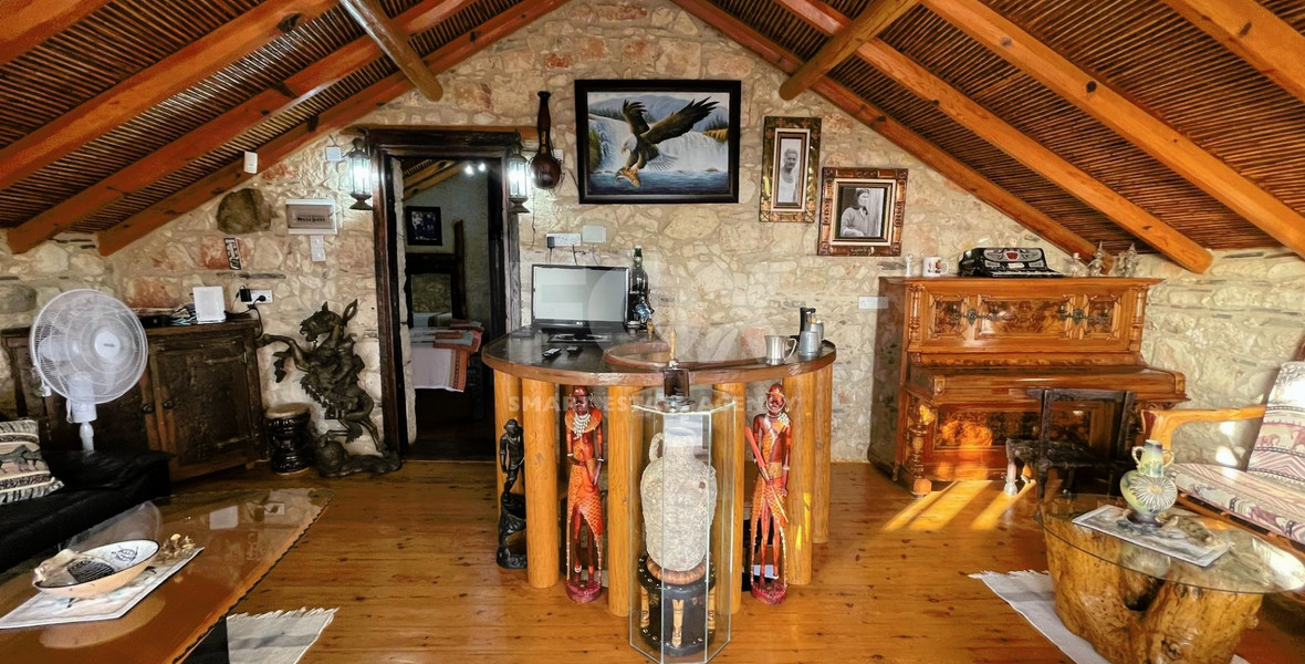 For rent , Five bedroom Villa in Milia village, Paphos