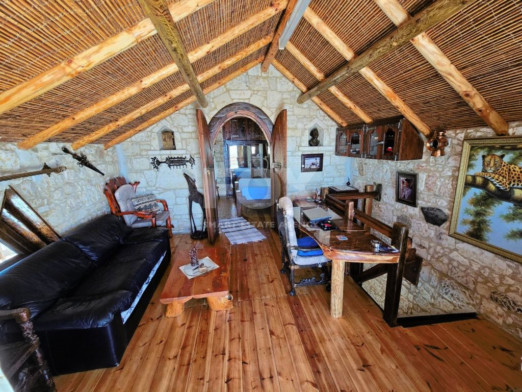 For rent , Five bedroom Villa in Milia village, Paphos