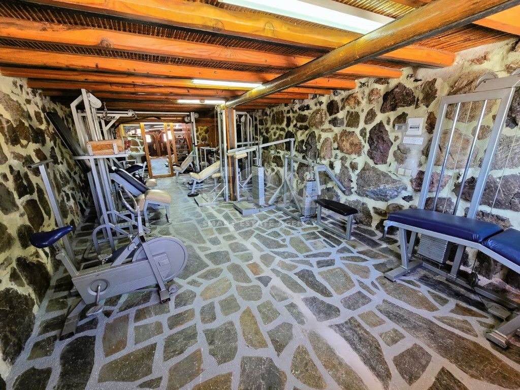 For rent , Five bedroom Villa in Milia village, Paphos