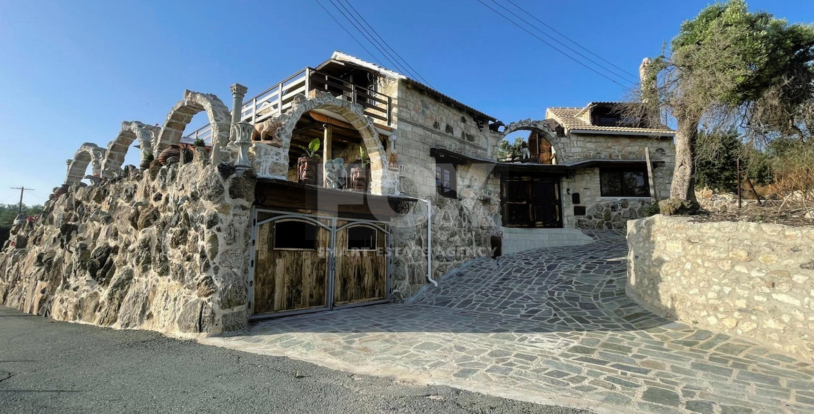For rent , Five bedroom Villa in Milia village, Paphos