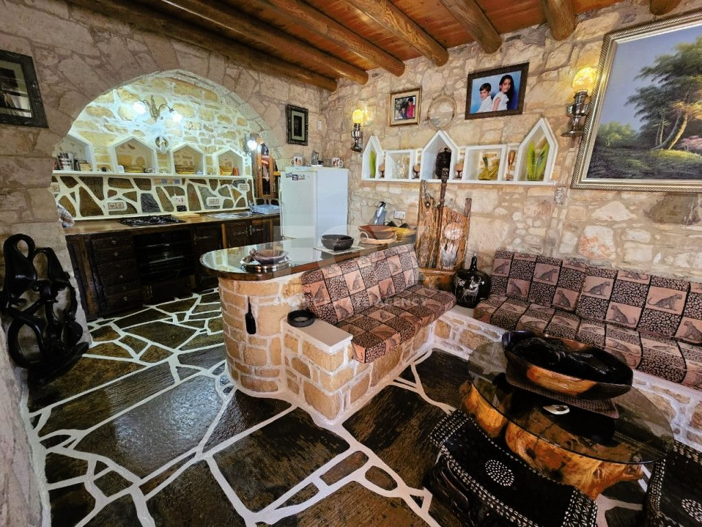 For rent , Five bedroom Villa in Milia village, Paphos