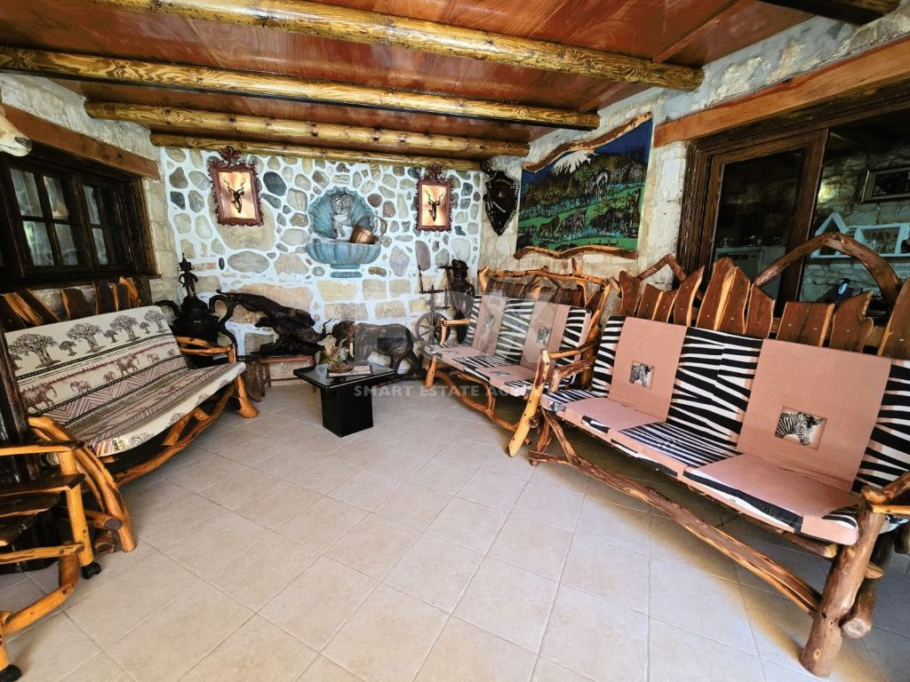 For rent , Five bedroom Villa in Milia village, Paphos