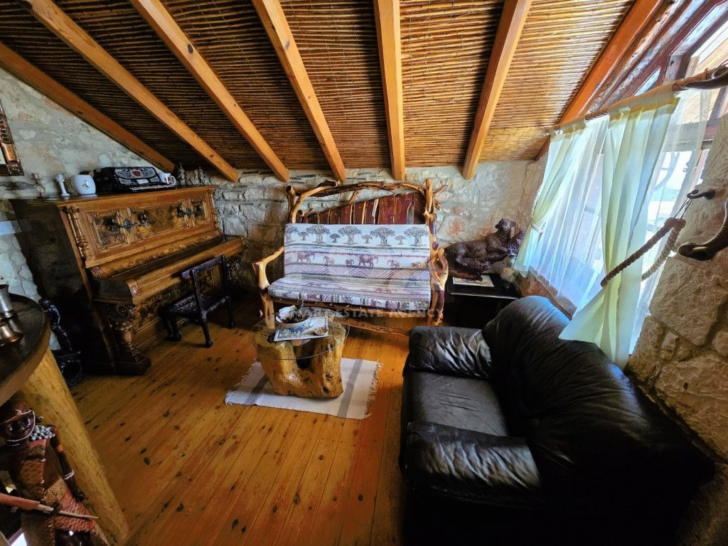 For rent , Five bedroom Villa in Milia village, Paphos