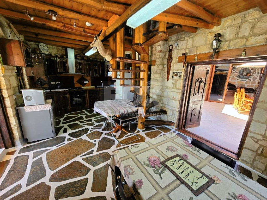 For rent , Five bedroom Villa in Milia village, Paphos