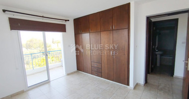 Spacious Three Bedroom Apartment in Geroskipou