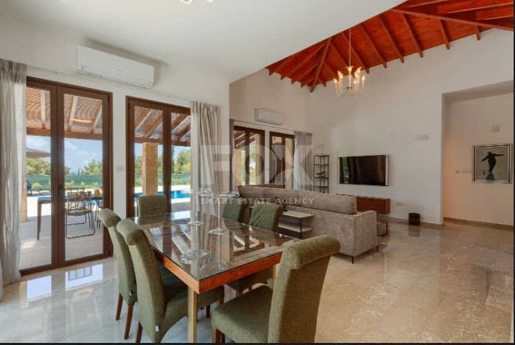 Beautifully Refurbished Two-Bedroom Villa in Aphrofite Hills , Paphos