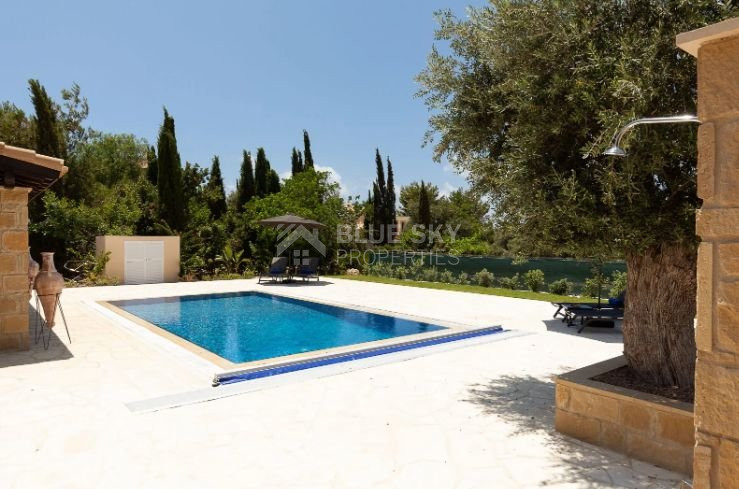 Luxury Renovated Bungalow-Style Villa with Private Heated Pool in the Eastern Plateau, for sale