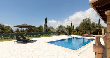 Beautifully Refurbished Two-Bedroom Villa in Aphrofite Hills , Paphos