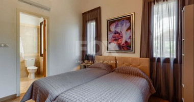 Beautifully Refurbished Two-Bedroom Villa in Aphrofite Hills , Paphos