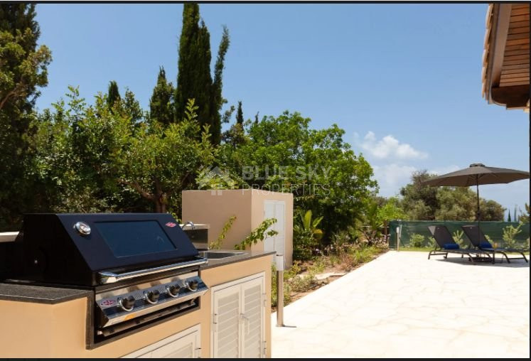 Luxury Renovated Bungalow-Style Villa with Private Heated Pool in the Eastern Plateau, for sale