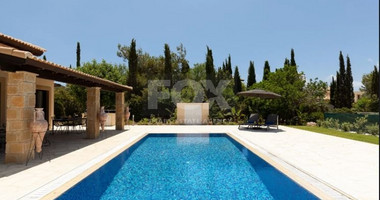 Beautifully Refurbished Two-Bedroom Villa in Aphrofite Hills , Paphos