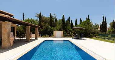Luxury Renovated Bungalow-Style Villa with Private Heated Pool in the Eastern Plateau, for sale