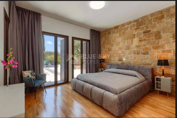 Luxury Renovated Bungalow-Style Villa with Private Heated Pool in the Eastern Plateau, for sale