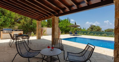 Luxury Renovated Bungalow-Style Villa with Private Heated Pool in the Eastern Plateau, for sale