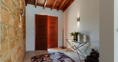 Luxury Renovated Bungalow-Style Villa with Private Heated Pool in the Eastern Plateau, for sale