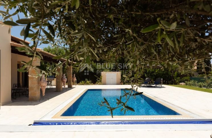 Luxury Renovated Bungalow-Style Villa with Private Heated Pool in the Eastern Plateau, for sale