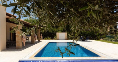 Luxury Renovated Bungalow-Style Villa with Private Heated Pool in the Eastern Plateau, for sale