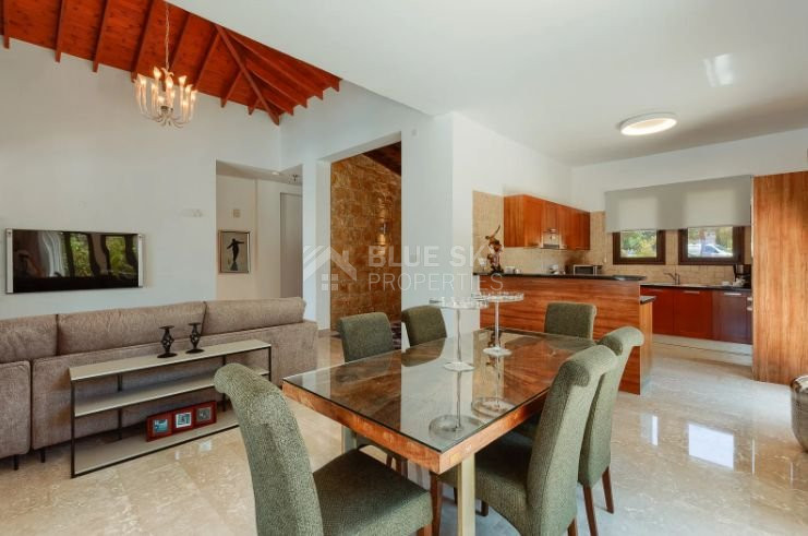 Luxury Renovated Bungalow-Style Villa with Private Heated Pool in the Eastern Plateau, for sale