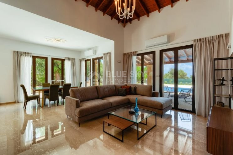 Luxury Renovated Bungalow-Style Villa with Private Heated Pool in the Eastern Plateau, for sale